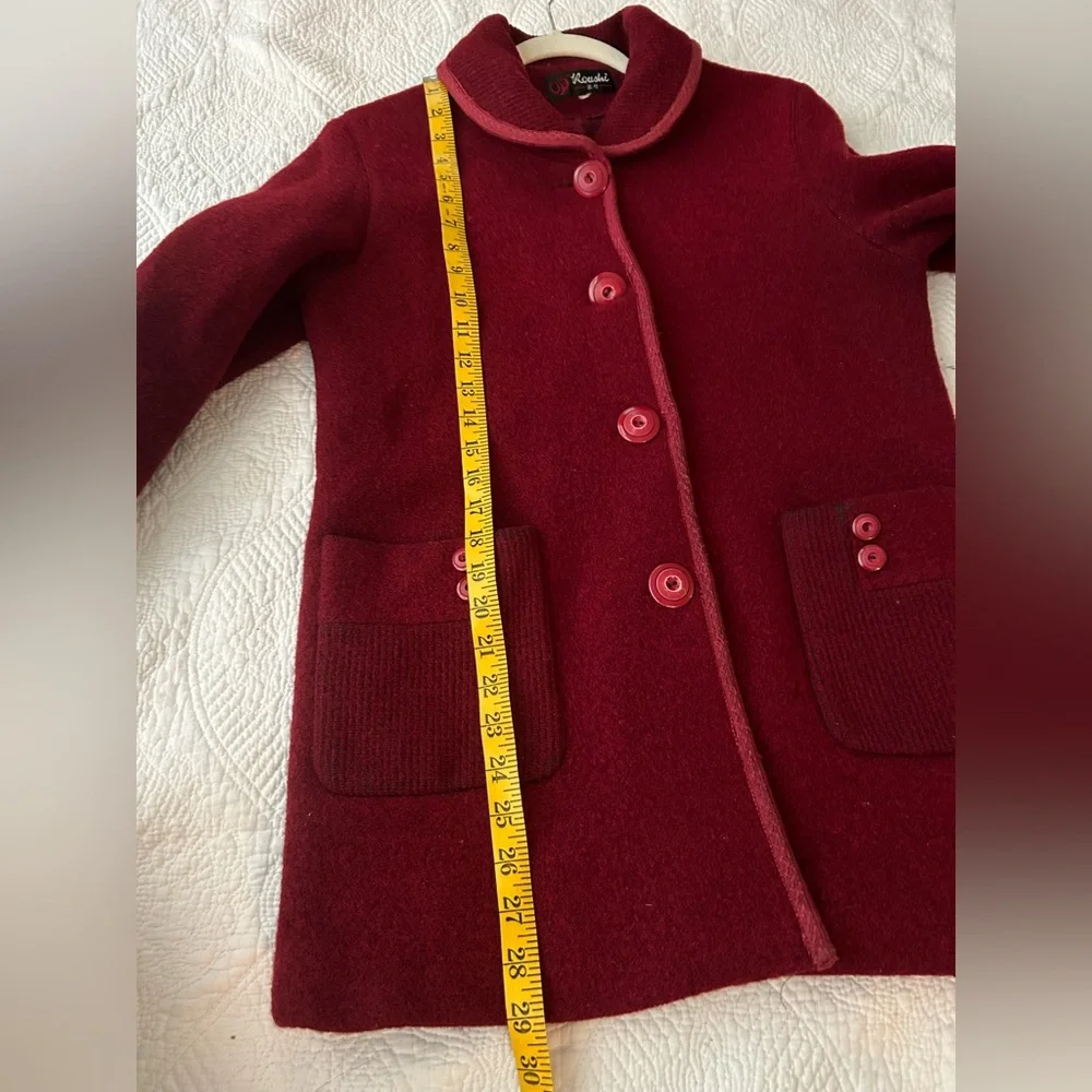 Vintage wool coat cranberry red size 2/4. Shawl neck, retro buttons,big pockets